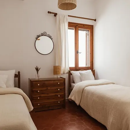 Anthea - Seafront 3-bedroom House *