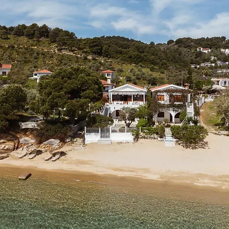 Anthea - Seafront 3-bedroom House *