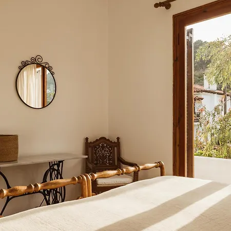 Anthea - Seafront 3-bedroom House Villa Achladies (Skiathos)